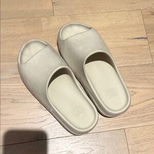 YZY slides